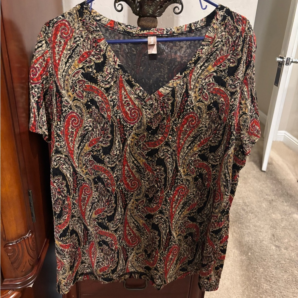 White Stag Black Paisley V-Neck Short Sleeve Top with Red & Gold Accents